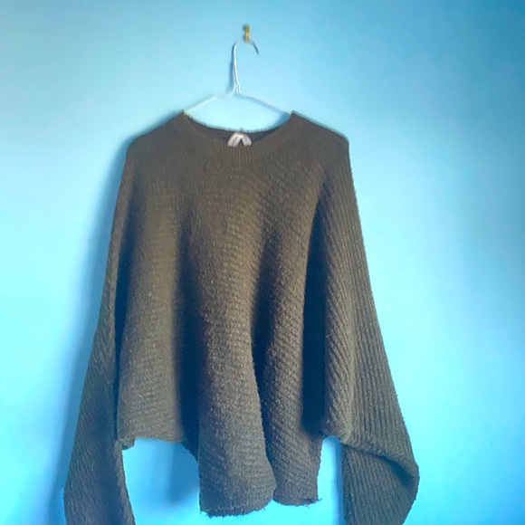 Cozy olive green modern knitted sweater - Picture 1 of 3